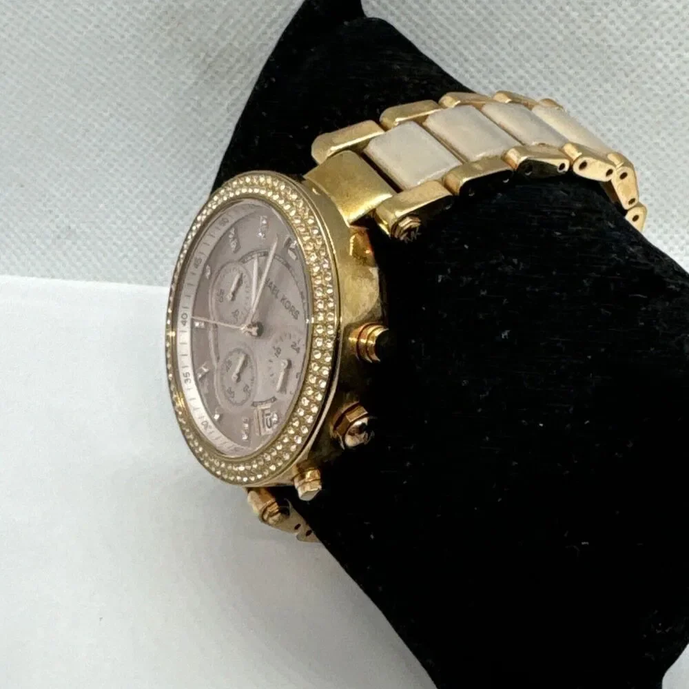 Michael Kors Parker MK5896 Women Rose Gold Analog Dial Quartz Wrist Watch JNA404